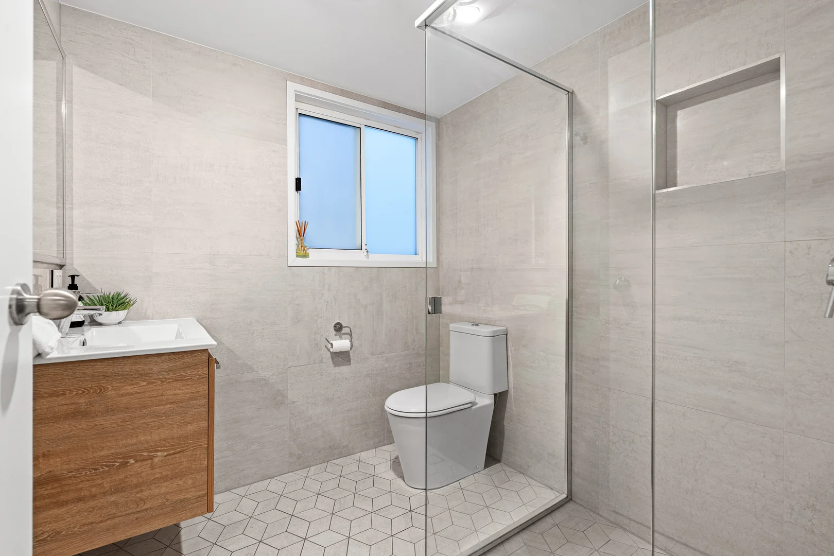 Additional image 14 of 347 Upper Esplanade, Manly QLD 4179