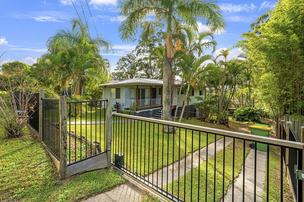 3 bedrooms House in 10 Coolibah Crescent VARSITY LAKES QLD, 4227