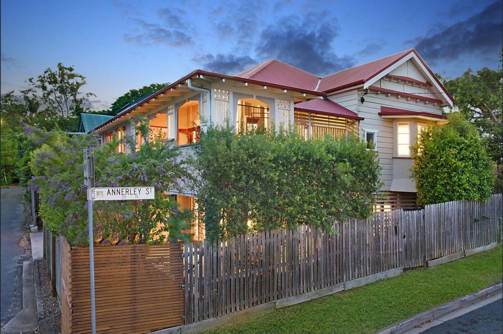 3 bedrooms House in 14 Annerley Street TOOWONG QLD, 4066