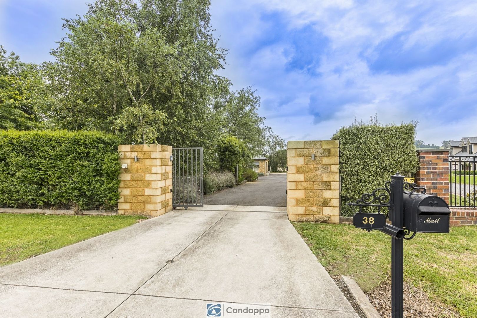 38 Fairway Drive, Drouin VIC 3818, Image 2