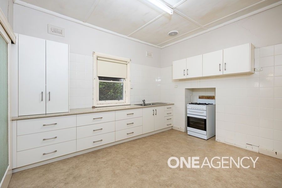 4 ATHOL STREET, Turvey Park NSW 2650, Image 2