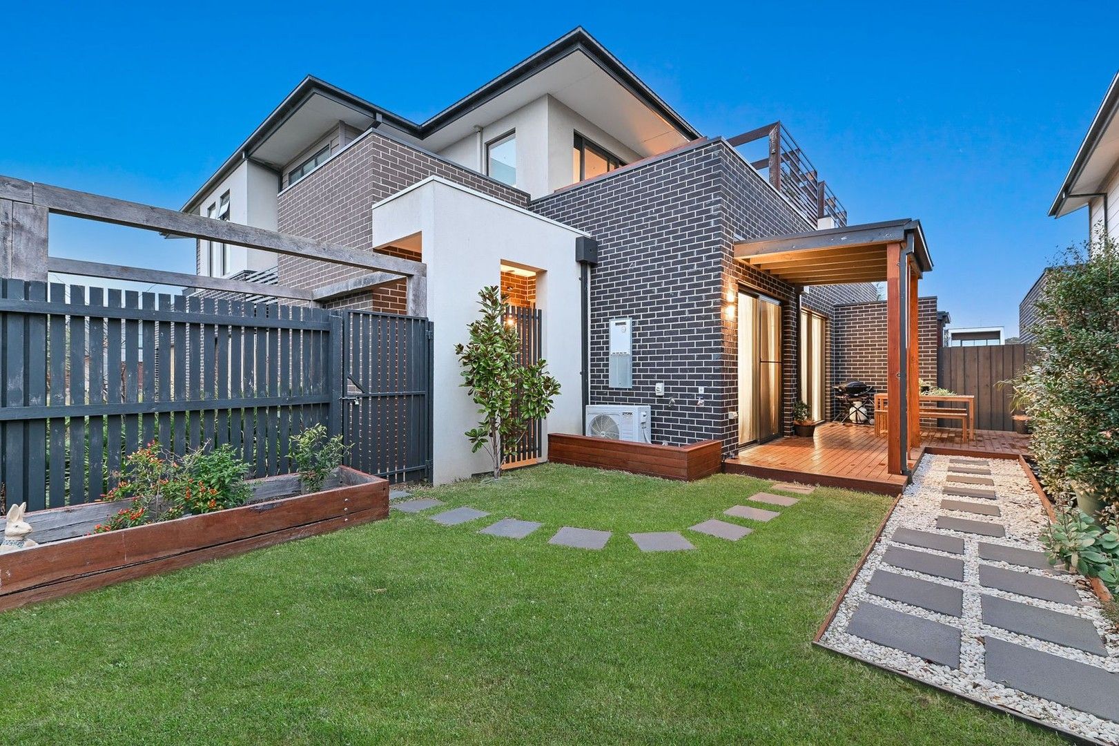 2/25 Abercrombie Avenue, Keysborough VIC 3173, Image 0