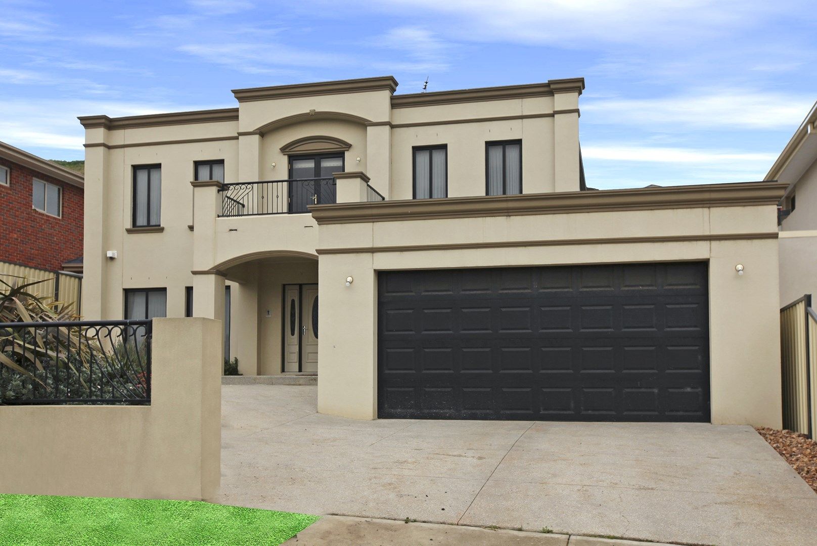 5 bedrooms House in 43 Primula Boulevard GOWANBRAE VIC, 3043