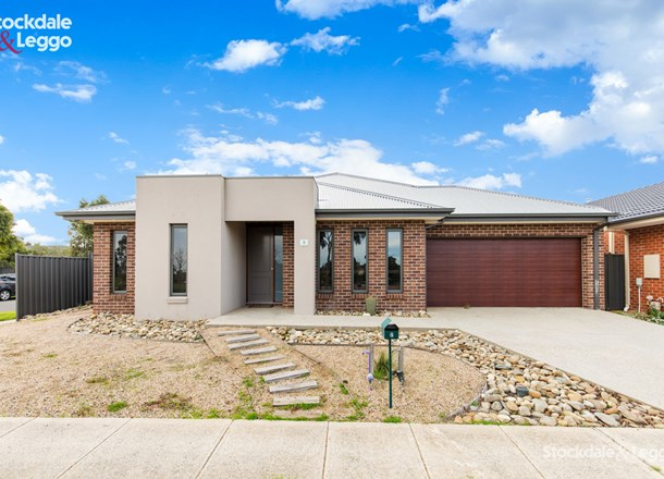 8 Mchaffie Terrace, Manor Lakes VIC 3024