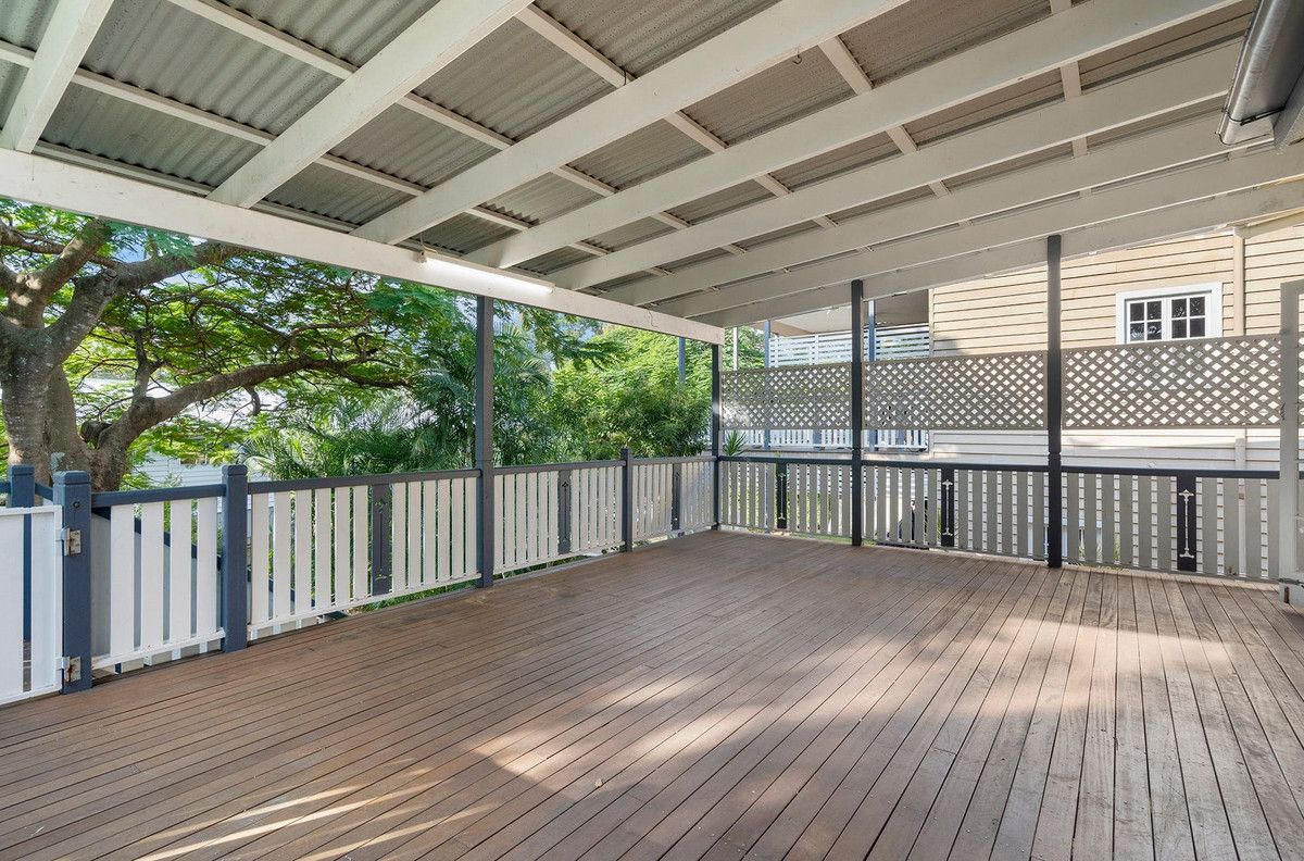 3 bedrooms House in 24 Bovelles Street CAMP HILL QLD, 4152