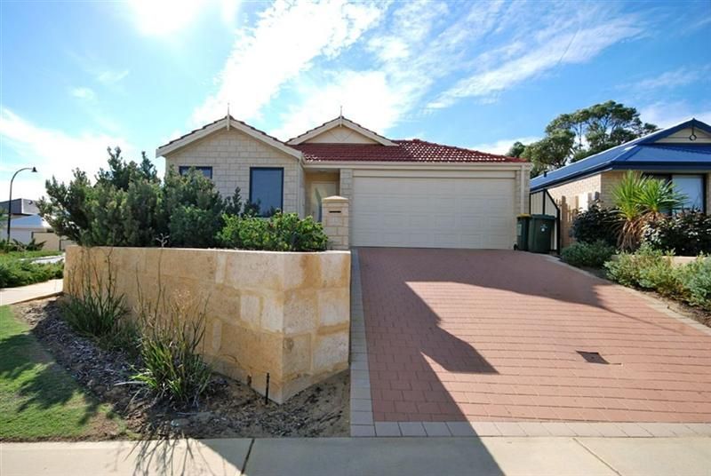 4 bedrooms House in 1 Tuxedo Link CLARKSON WA, 6030