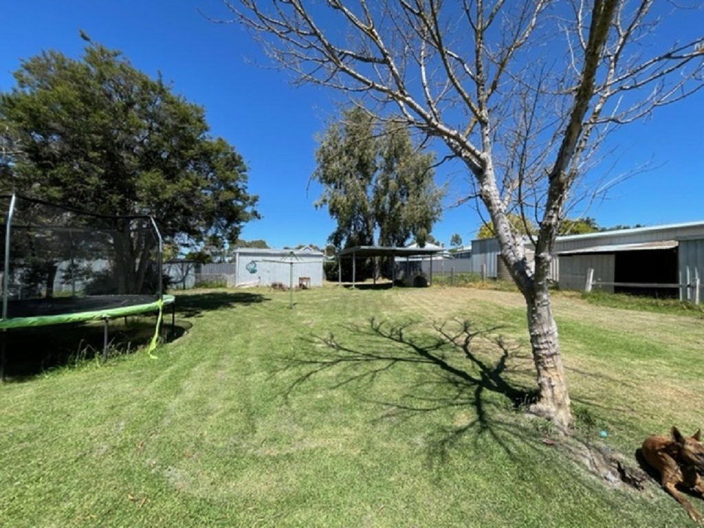 59 Rayleigh St, Wallangarra QLD 4383, Image 2