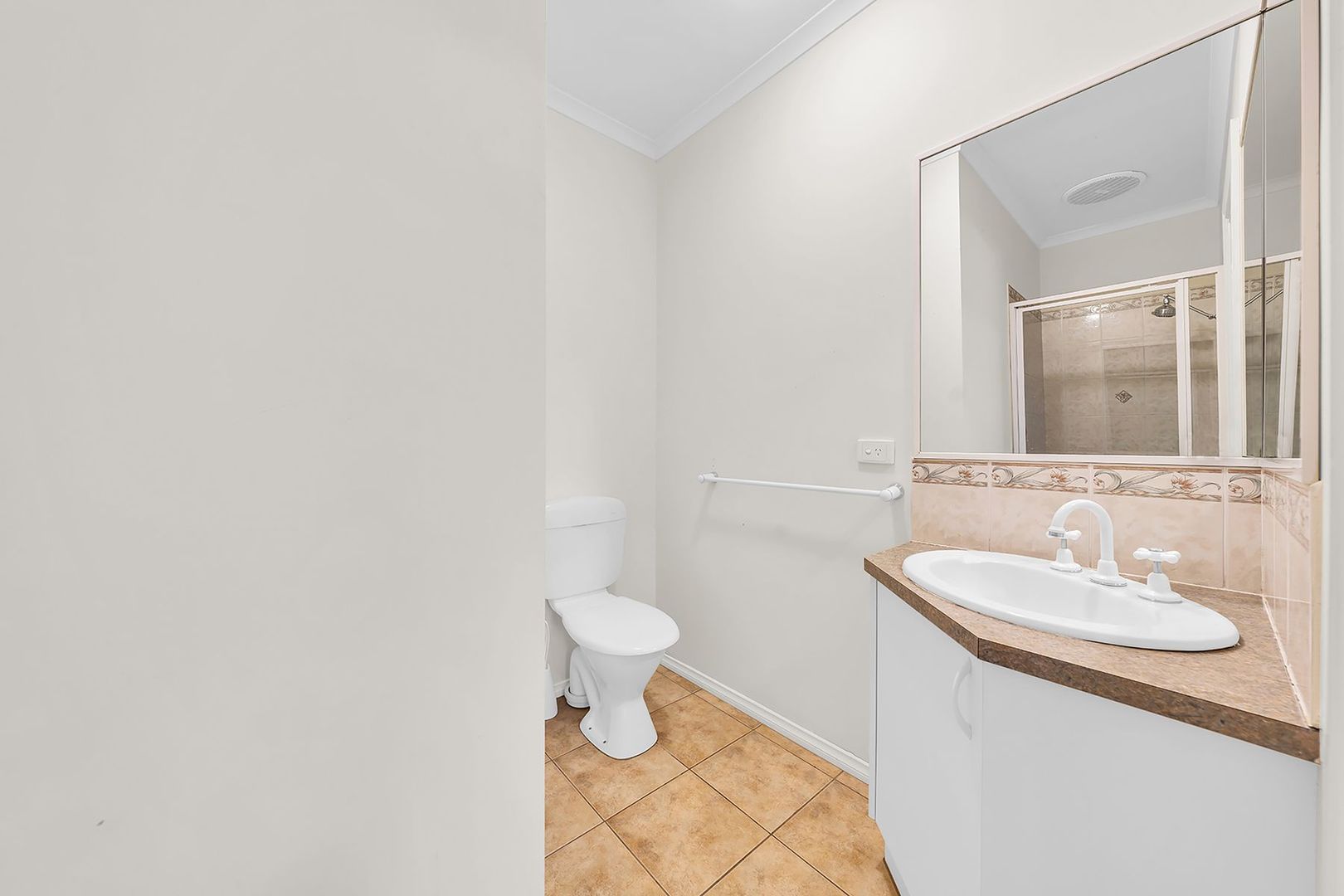 6 Margaret Gray Close, Glen Waverley VIC 3150 House For Rent 880