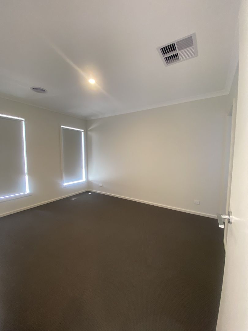 3 Wasim Circuit, Rockbank VIC 3335 - House For Rent - $430 | Domain