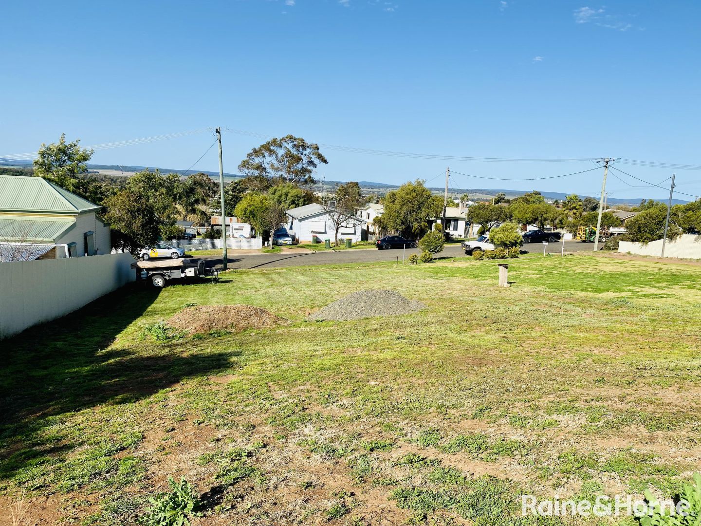 16 Howard Street, Parkes NSW 2870 Domain