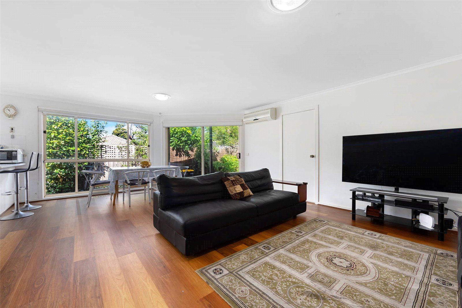 3 bedrooms House in 22 The Quadrangle GLEN WAVERLEY VIC, 3150