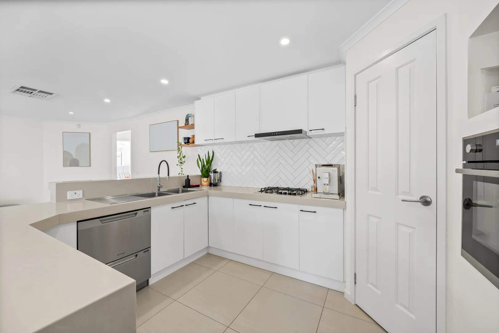 Additional image 10 of 39 Cardinia Crescent, Taylors Hill VIC 3037