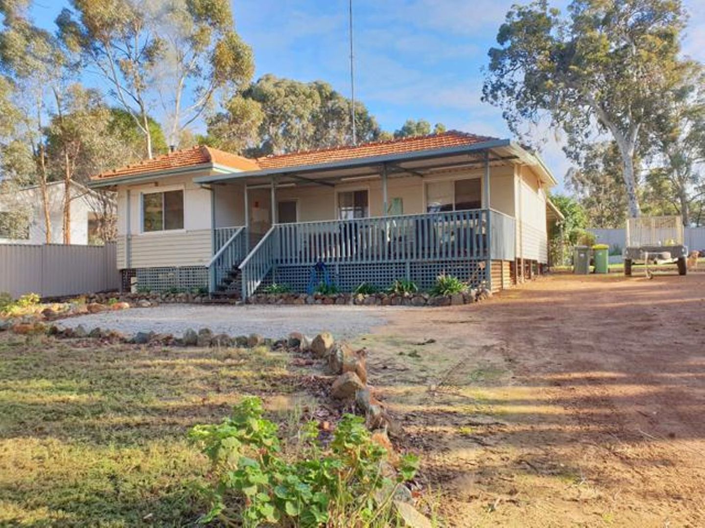 6 White Street, Wandering WA 6308, Image 2