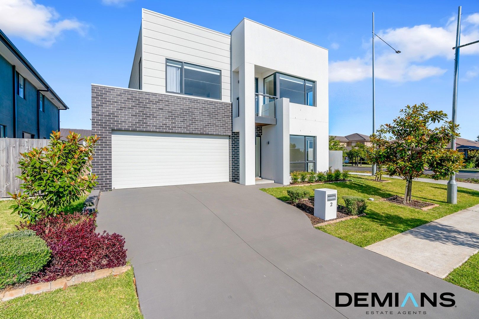 5 bedrooms House in 2 Baxter Way GLEDSWOOD HILLS NSW, 2557