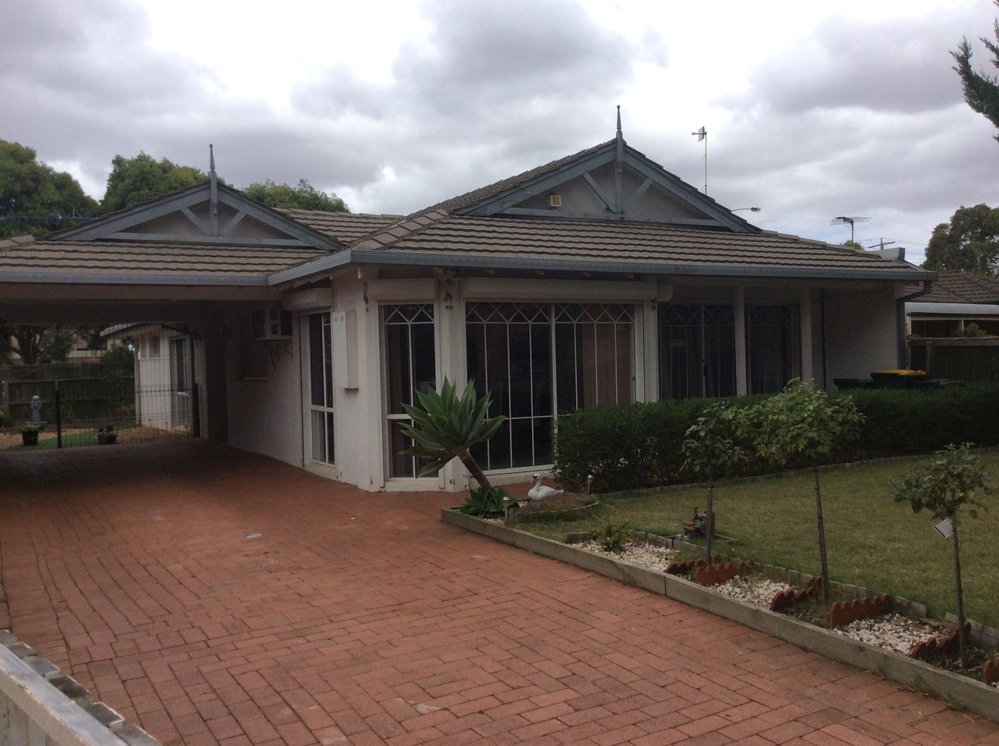 3 bedrooms House in 19 Thistle Court DELAHEY VIC, 3037