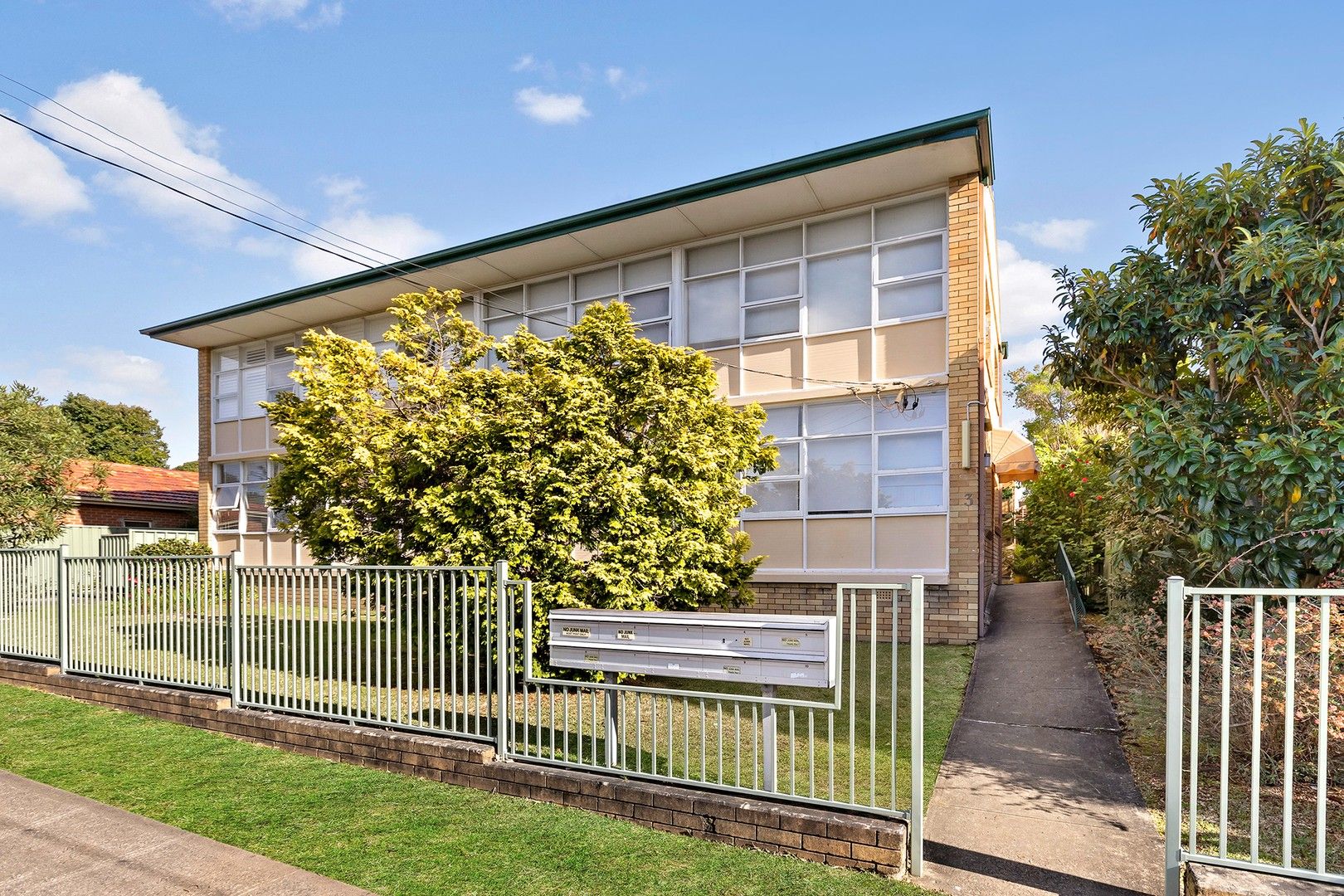 1 bedrooms Apartment / Unit / Flat in 9/3 Swan Street WOOLOOWARE NSW, 2230