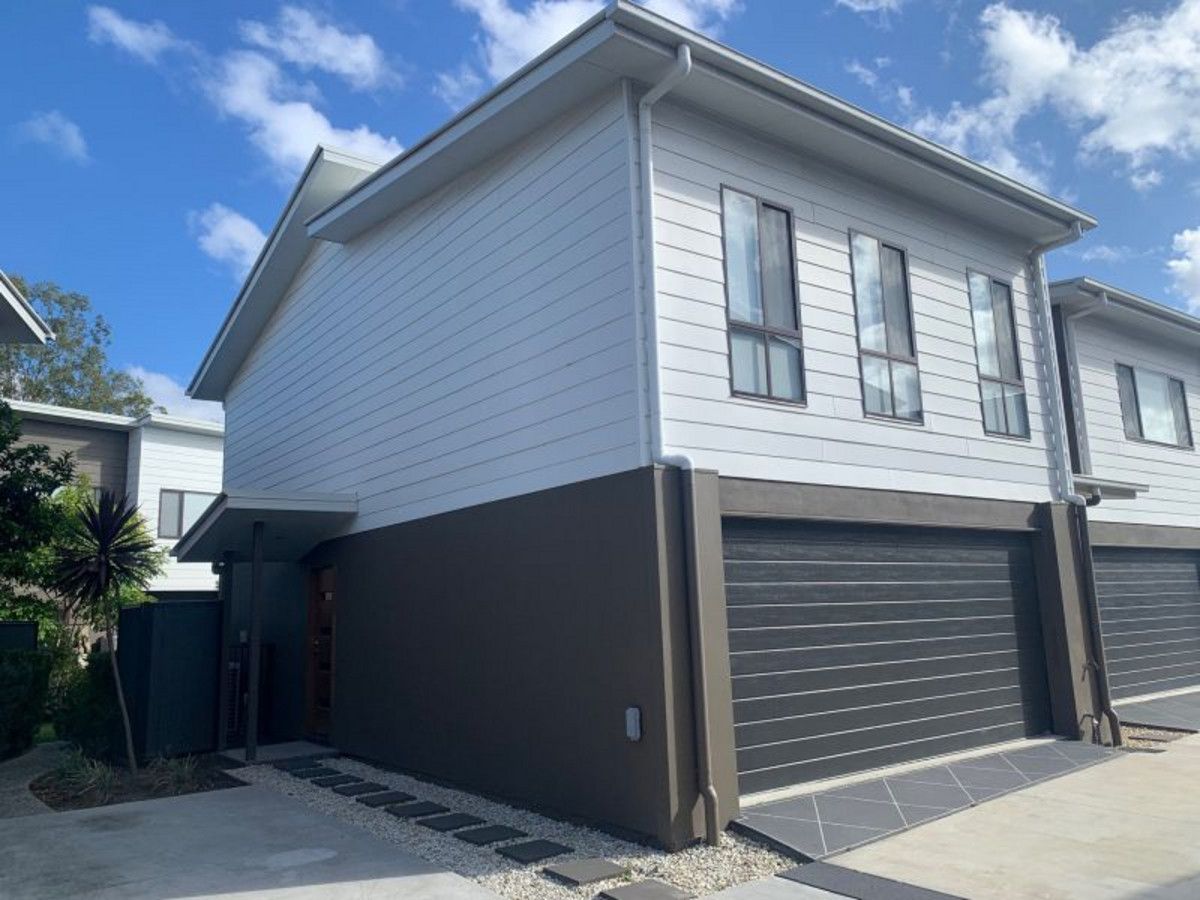2 bedrooms Townhouse in 1/2 Carnarvon Court OXENFORD QLD, 4210