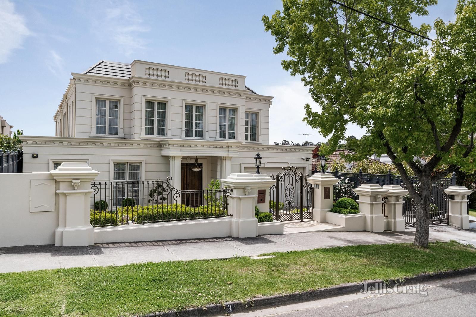 5 bedrooms House in 3 Henley Street BALWYN VIC, 3103