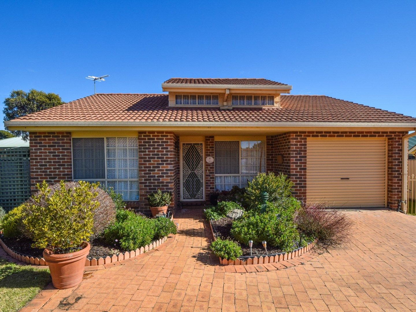 4/23 Thornhill Street, Young NSW 2594, Image 0
