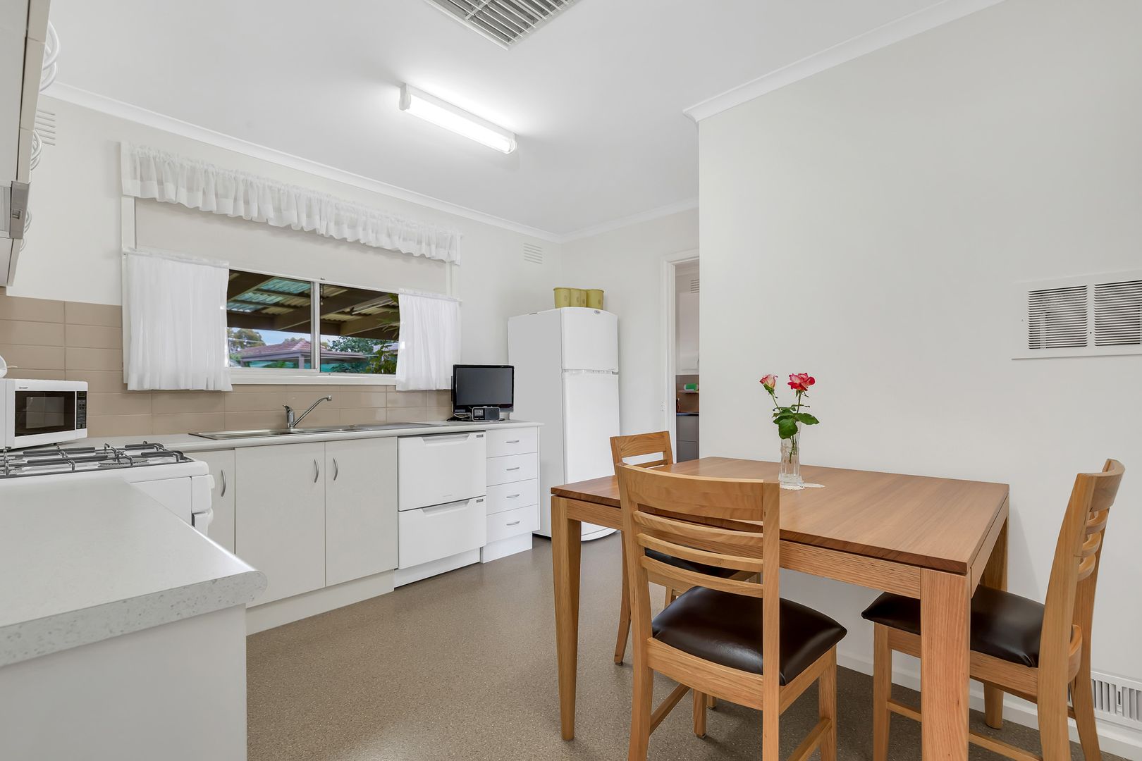 11 Dunbarton Avenue, Hoppers Crossing VIC 3029, Image 1