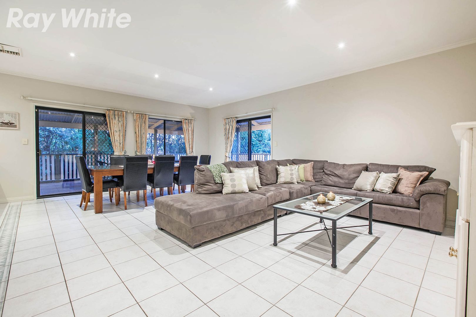 7 Isabelle Court, Mill Park VIC 3082, Image 2