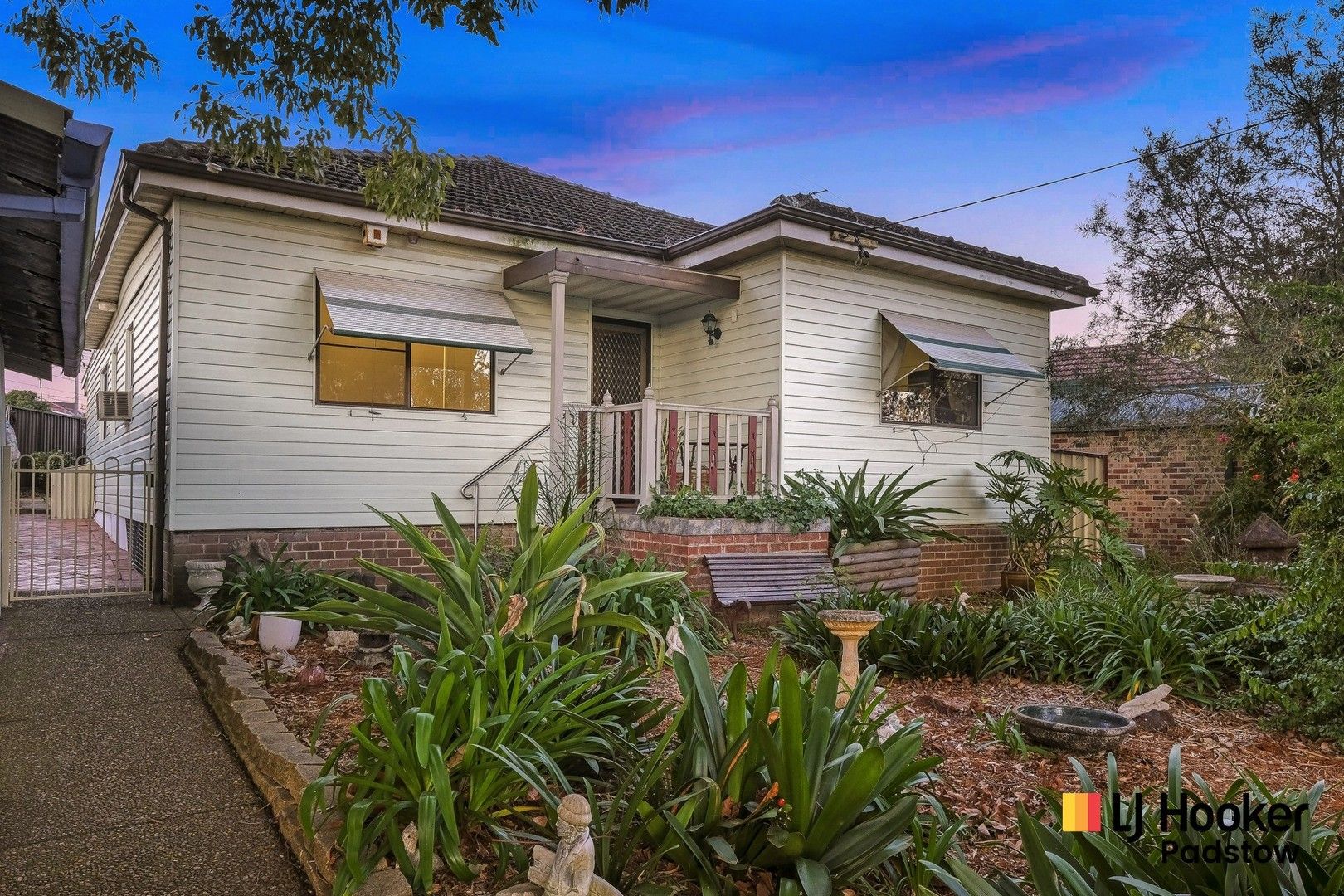 4 bedrooms House in 1 Wyreema Avenue PADSTOW NSW, 2211