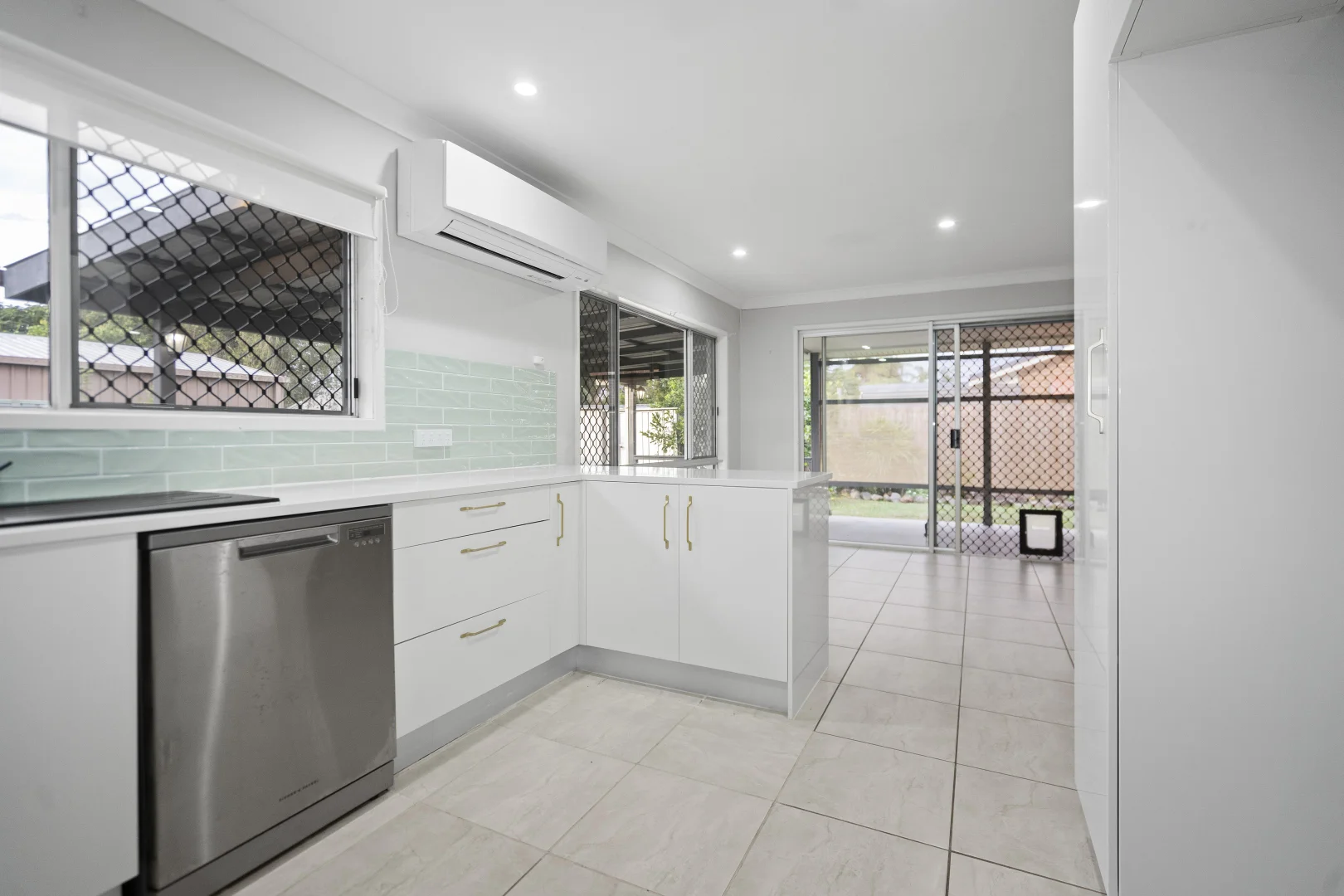 Additional image 8 of 30 Sunset Drive, Thabeban QLD 4670