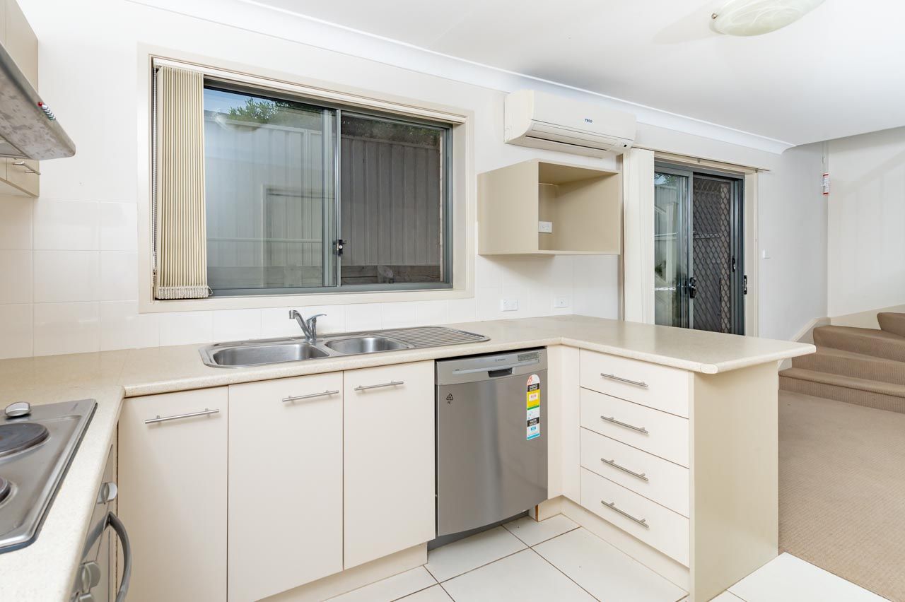 2 bedrooms Apartment / Unit / Flat in 2/47 Leonora  Parade WARATAH WEST NSW, 2298
