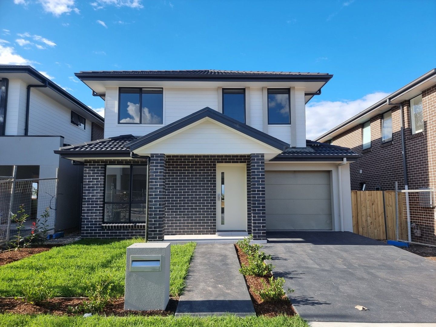 5 bedrooms House in 45 Cascarilla Lane LEPPINGTON NSW, 2179