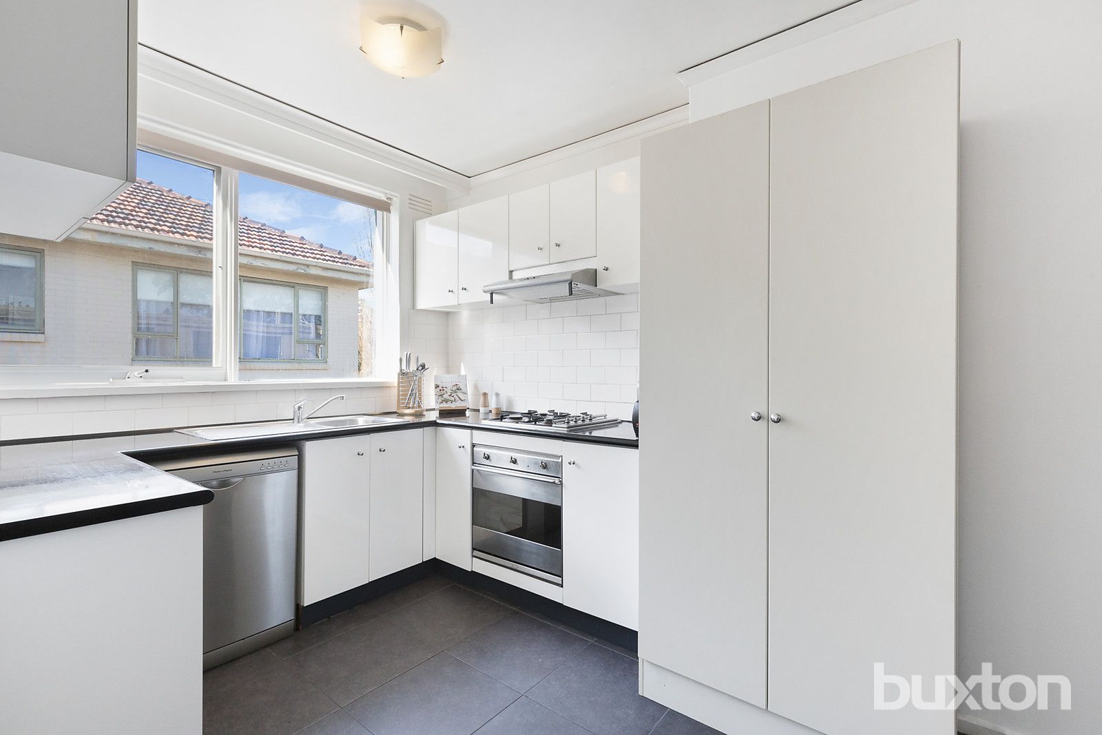 10/15 Burnett Street, St Kilda VIC 3182, Image 2