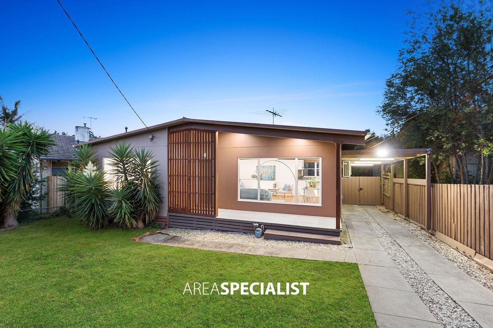 4 bedrooms House in 43 Ti-Tree Drive DOVETON VIC, 3177