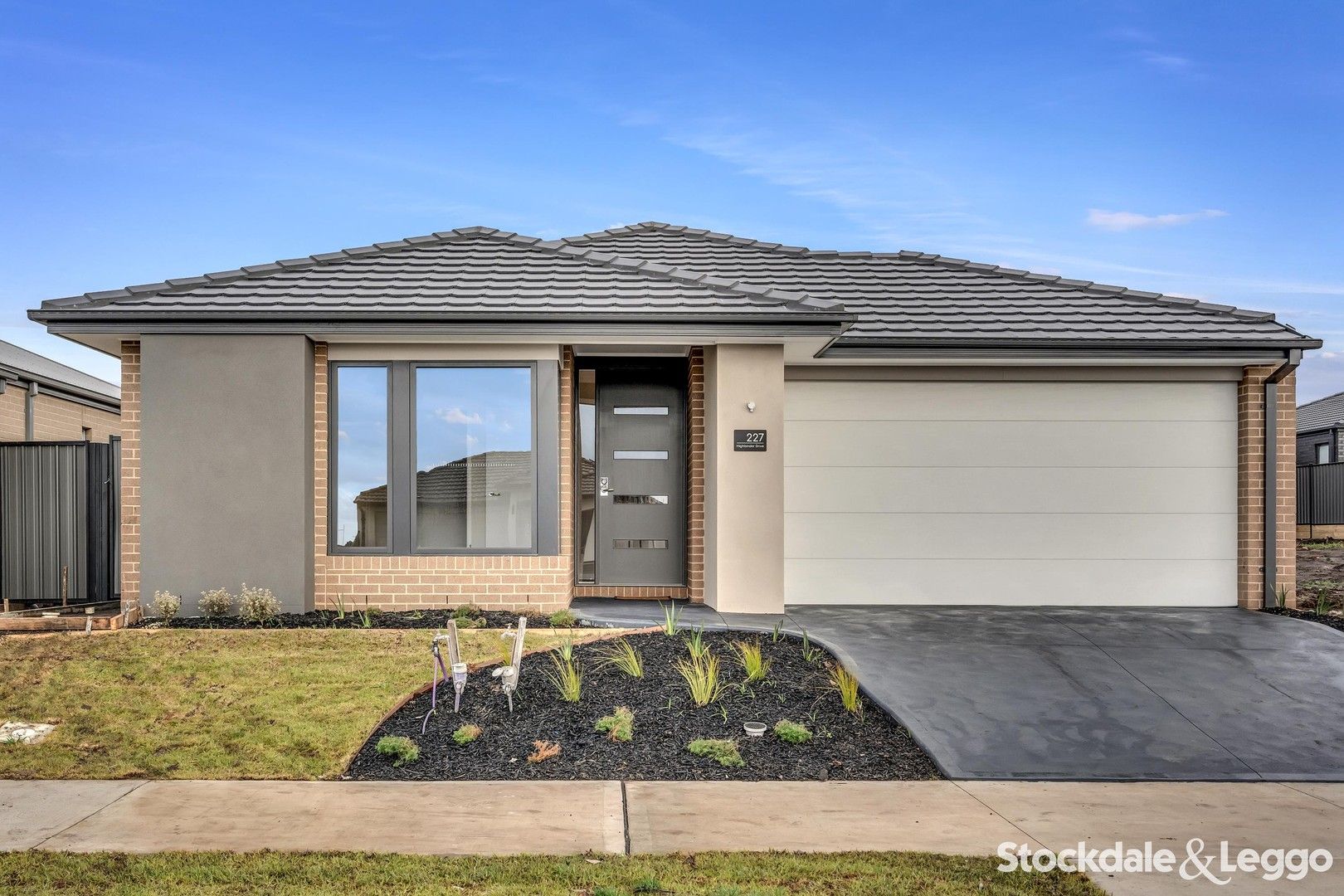 4 bedrooms House in 227 Highlander Drive CRAIGIEBURN VIC, 3064