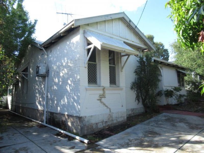 3 bedrooms House in 54 Salisbury Street LEEDERVILLE WA, 6007