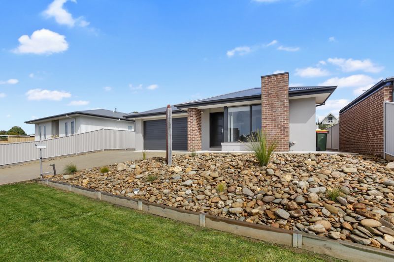 3 Dolphin Crt, Apollo Bay VIC 3233, Image 1