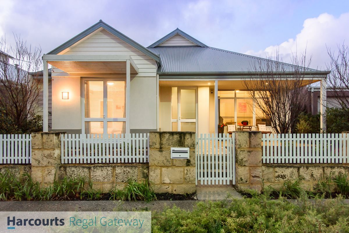 3 bedrooms House in 14 Angelica Way ATWELL WA, 6164
