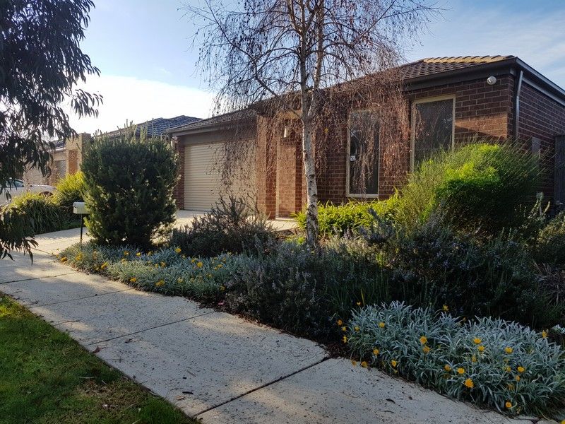 4 bedrooms House in 13 Stanhope Place PAKENHAM VIC, 3810