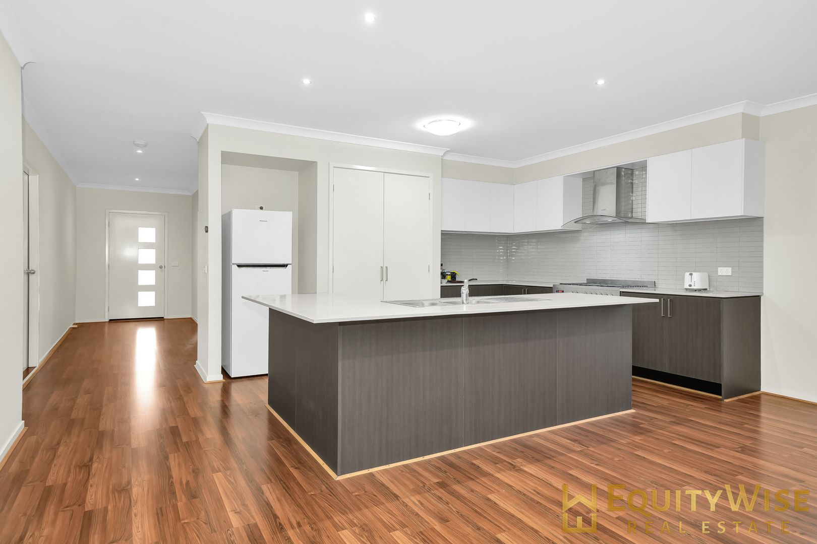 7 Bungalook Street, Manor Lakes VIC 3024, Image 2