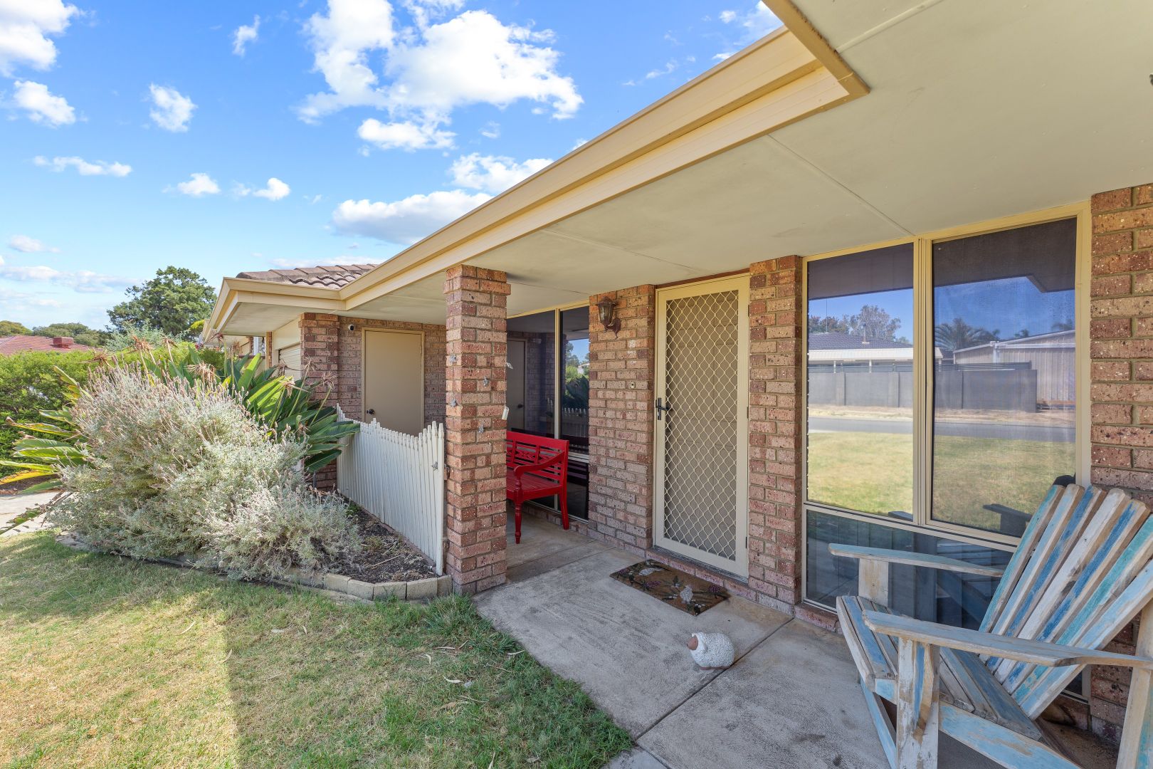 4b Deanna Court, Cooloongup WA 6168, Image 2