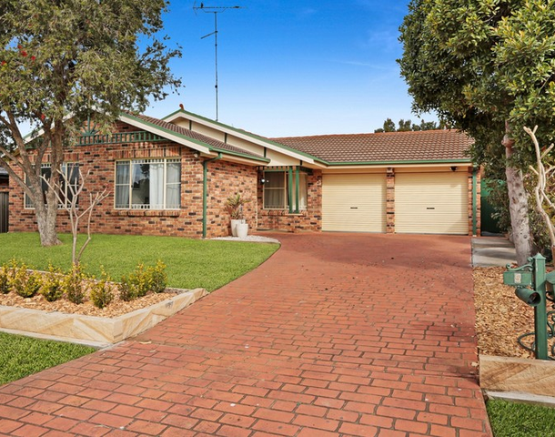 5 Robson Crescent, St Helens Park NSW 2560