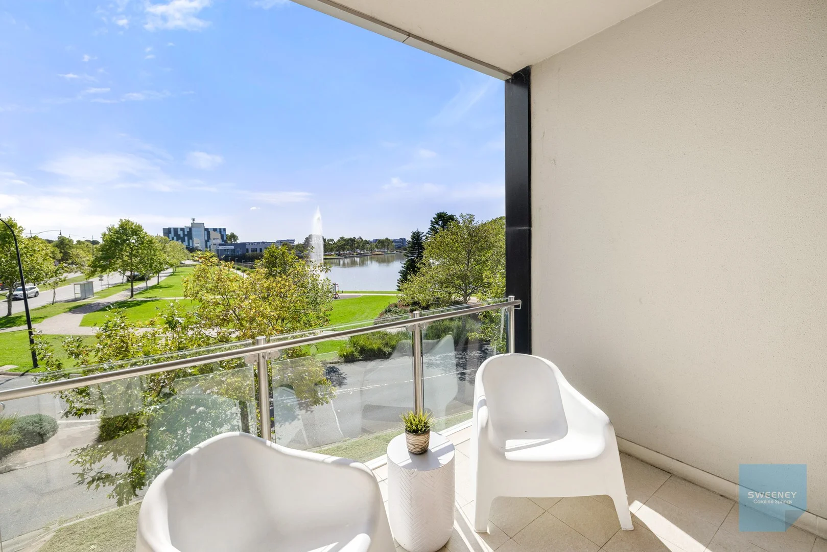 8/2 The Esplanade, Caroline Springs VIC 3023