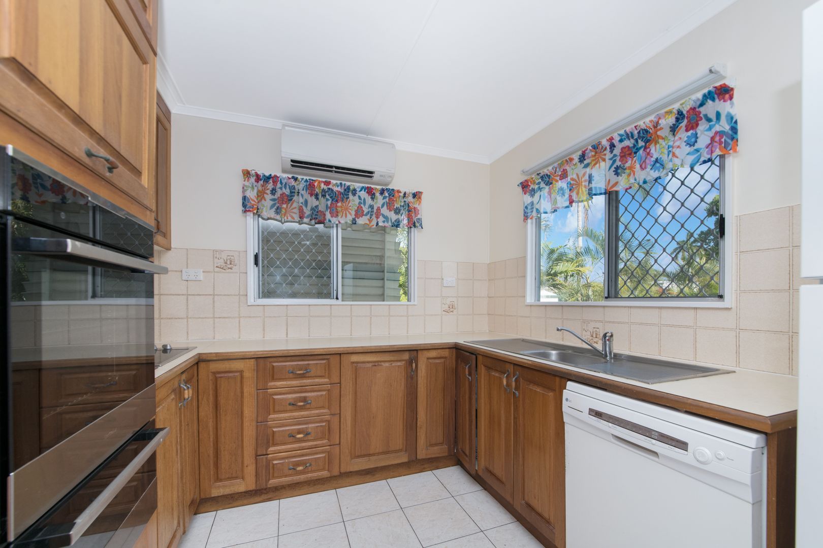 10 Leeds Street, Gulliver QLD 4812, Image 2