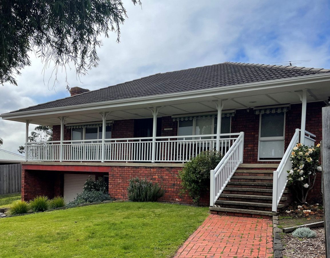 4 bedrooms House in 1 Titian Court GROVEDALE VIC, 3216