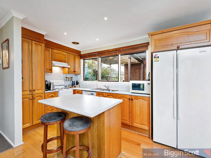 8 Adina Avenue, ASPENDALE VIC 3195, Image 2