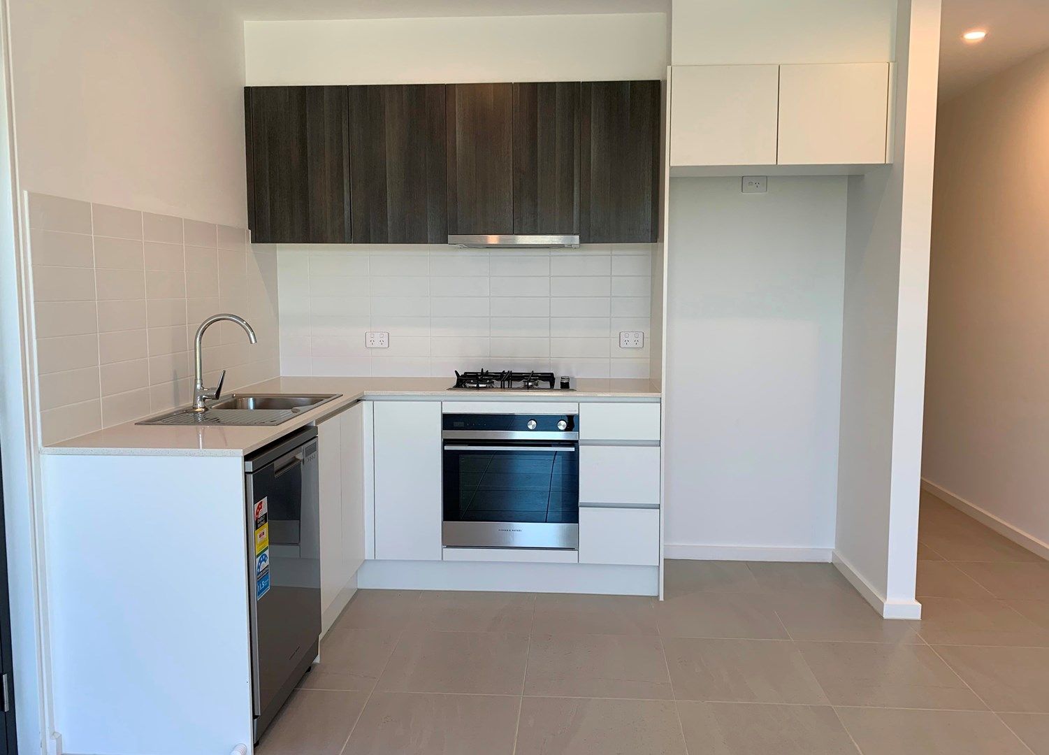 2 bedrooms House in 136a Rosedale Circuit CARNES HILL NSW, 2171