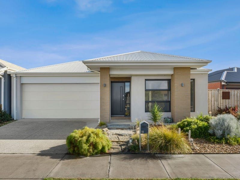 4 bedrooms House in 11 Owarra Boulevard MOUNT DUNEED VIC, 3217