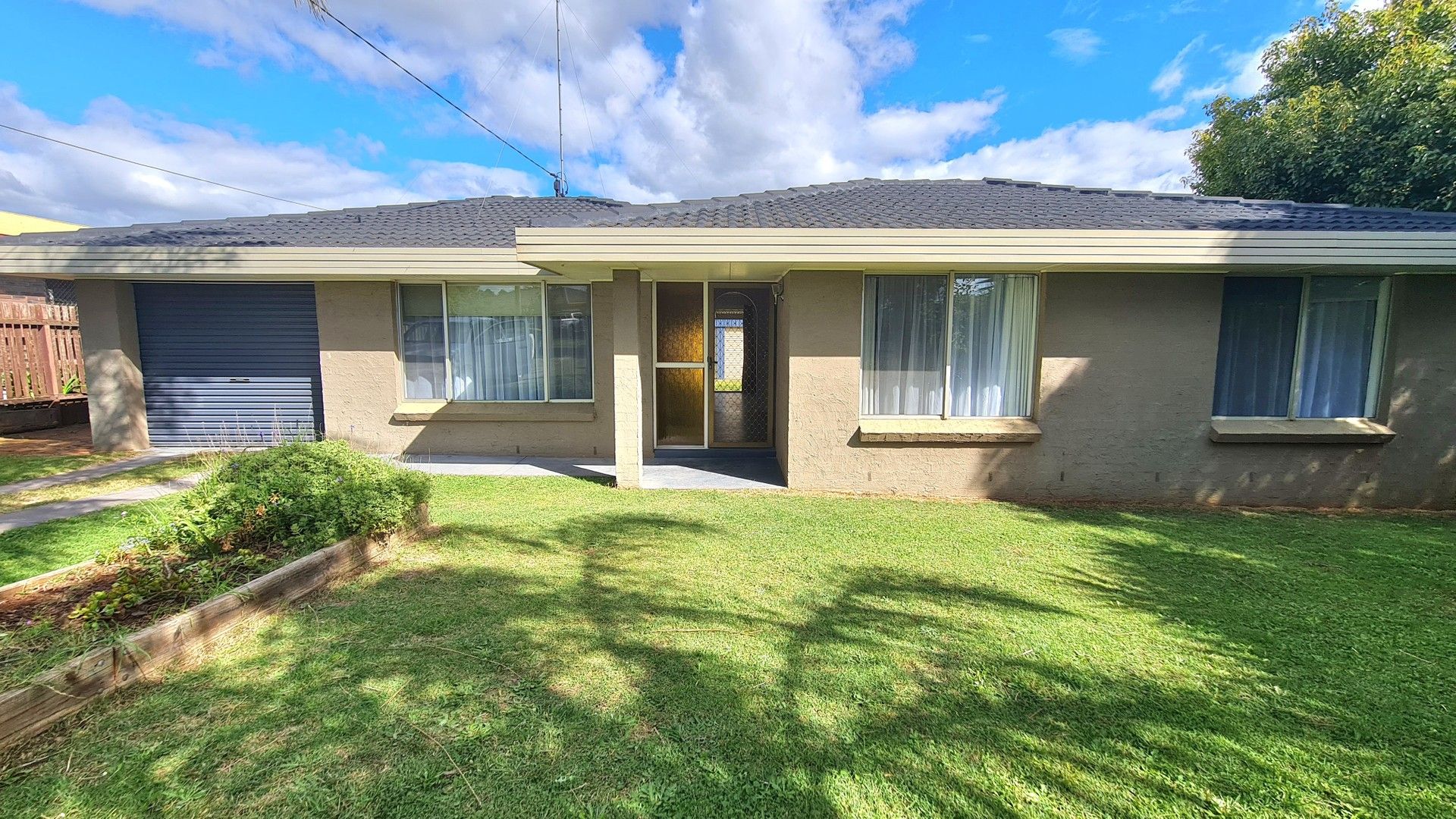 3 bedrooms House in 8 Hinkler Crescent WILSONTON QLD, 4350