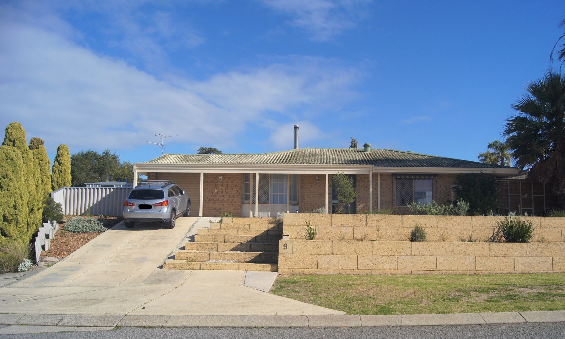 3 bedrooms House in 9 Savaris Ct BELDON WA, 6027