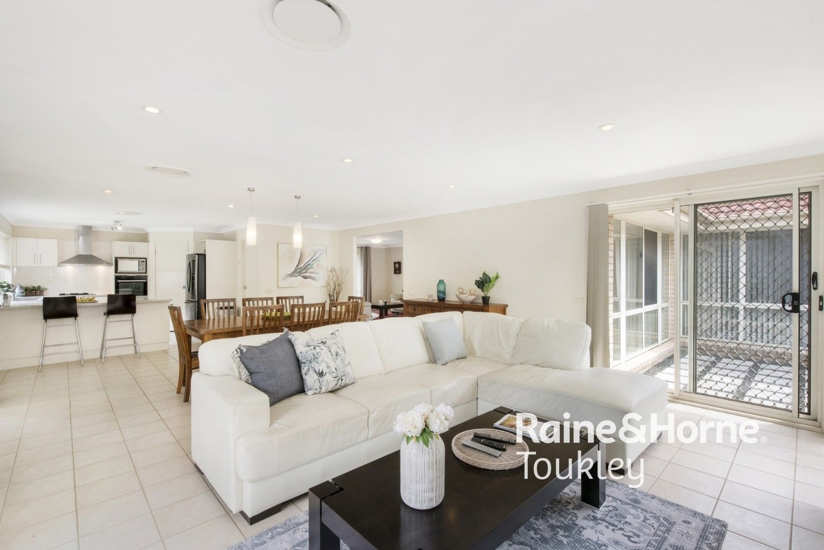 4 bedrooms House in 17 Birch Drive HAMLYN TERRACE NSW, 2259