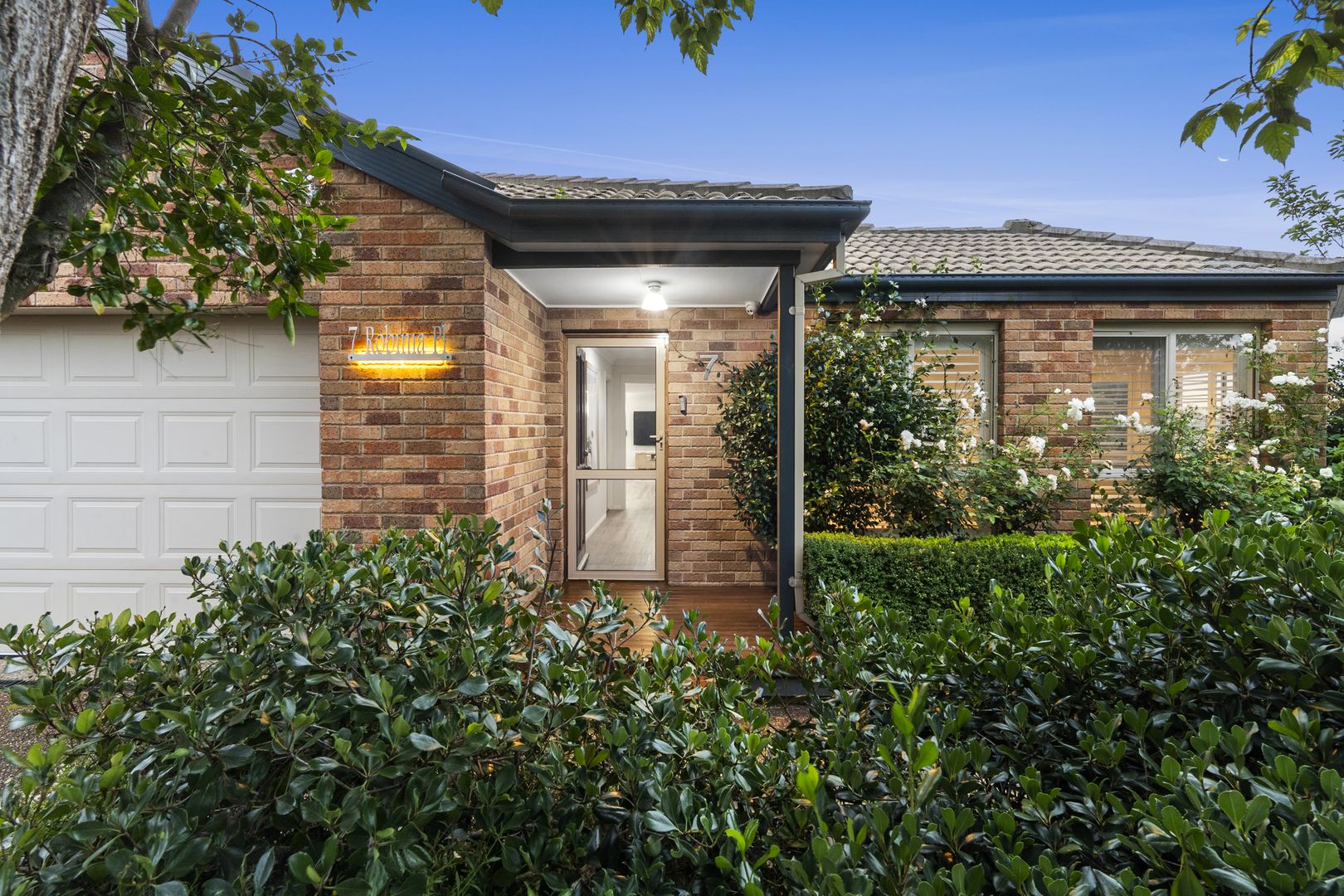 7 Robinia Place, Jerrabomberra NSW 2619, Image 2