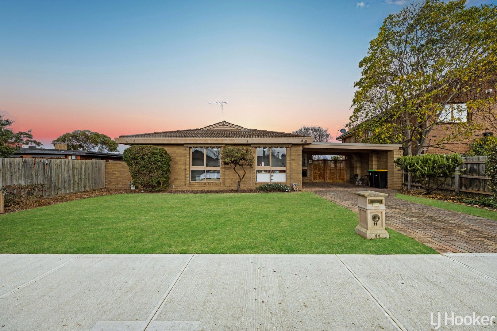 4 bedrooms House in 11 Essex Drive MELTON VIC, 3337